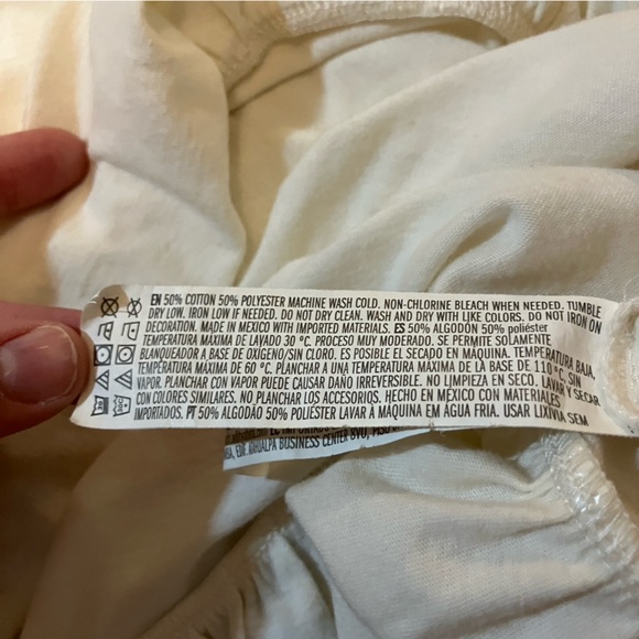 Forever 21 Women’s Tank Top V-Neck Ruffle Hem Ivory Cream Flowy Ruffle Hem - Picture 5 of 5